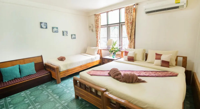 Трёхместный номер Standard с балконом Pongphen Guesthouse