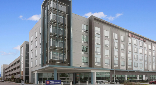 Hilton Garden Inn Omaha Aksarben Village