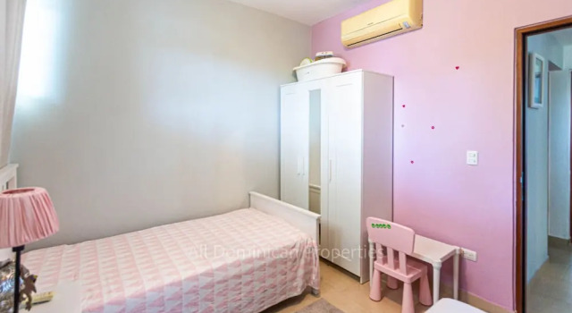 Infiniti Blu, Family Suite, Private Beach!