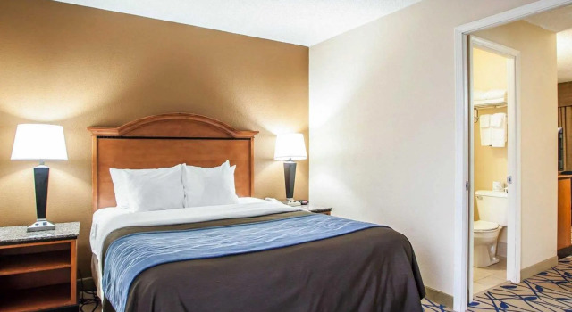 Номер Standard Comfort Inn Bourbonnais near I-57