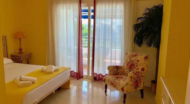 Apartment with 2 Bedrooms in Marbella, with Wonderful Mountain View, Pool Access And Furnished Terrace - 300 M From the Beach, Забронировать Апартаменты/квартира Отели Марбелья с парковкой, рядом с Casino Marbella, Парковка