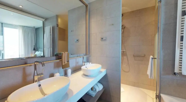 Номер The Level Семейный с видом на море Meliá Barcelona Sky 4 Sup