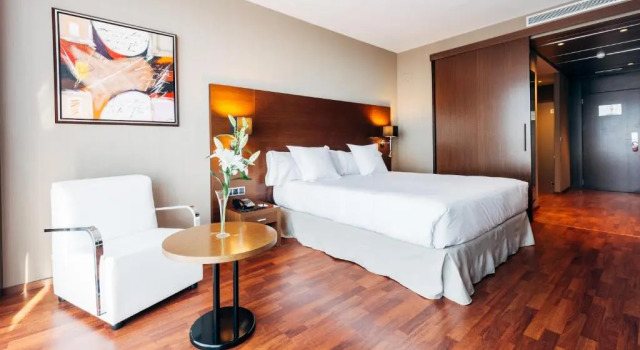 Трёхместный номер Standard AZZ Valencia Congress Hotel & Spa