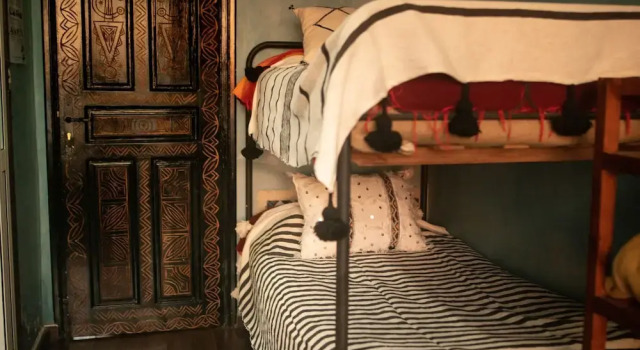 Кровать в общем номере Aloha Surf Camp Maroc