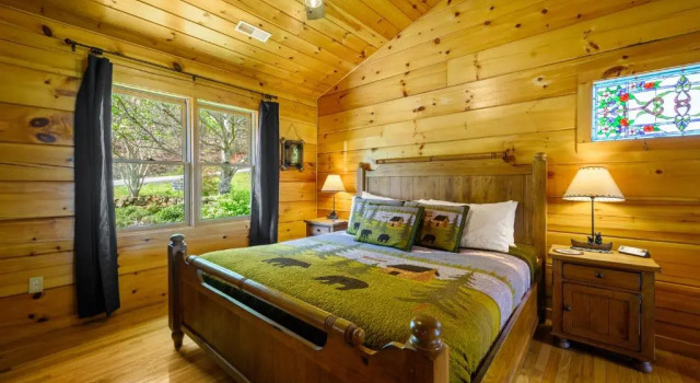 A Wolf's Den Gatlinburg