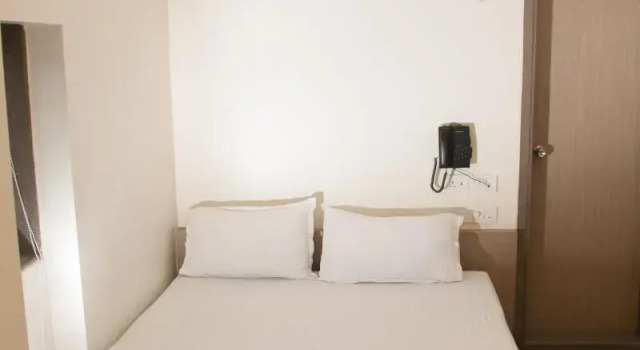City Hotel, Забронировать Отель Недорогие отели Мумбай, рядом с Фэшн-Стрит, недорого