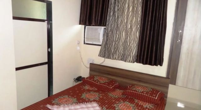 Riya Raj Hotel, Prenota Hotel Titwala Maharashtra