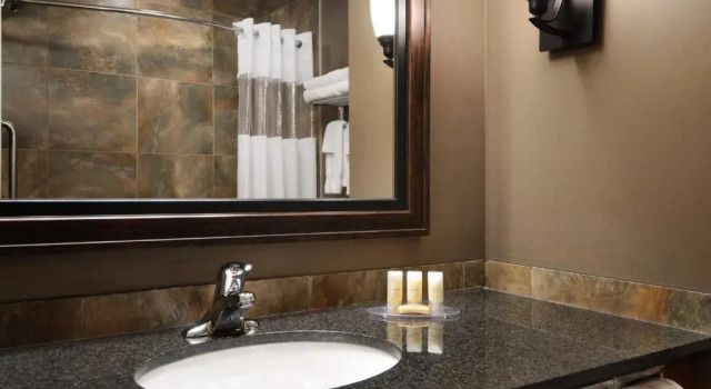 Номер Deluxe Days Inn & Suites by Wyndham Strathmore