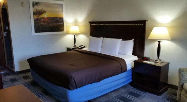 Номер Days Inn & Suites by Wyndham Vancouver