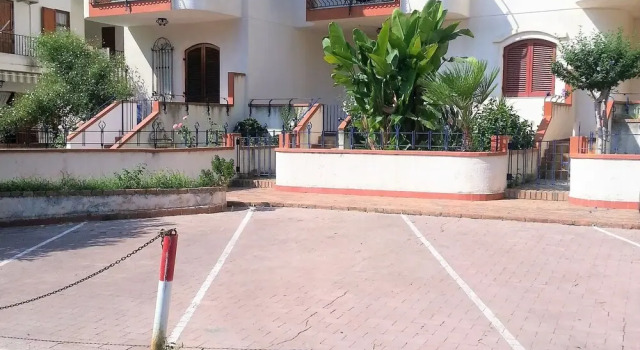 Comfortable Apartment In Giardini Naxos With Garden, Book Apartment Hotels in Sicily with Parking, Parking