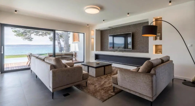 Villa Sea Star - seafront beach with 80m2 pool, Book Villa Kastel Kambelovac Kaštela