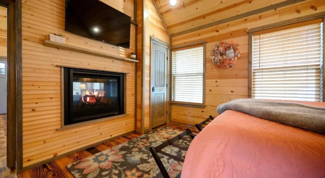 5 Star The Hidden Gem Farmhouse Romantic get away w EV connection