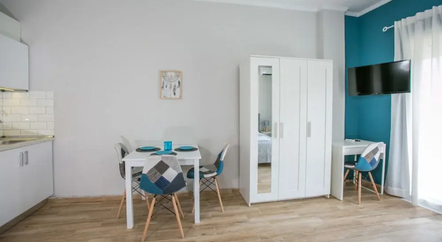Студия Comfort с балконом Raise comfy studios in the heart of Athens