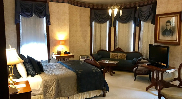 Redstone Inn And Suites, Rezerwuj Hotel Dubuque Iowa