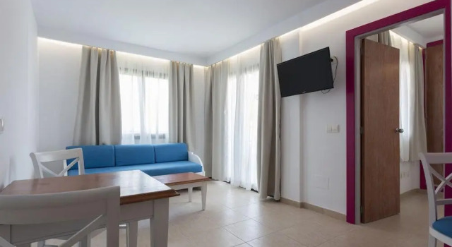 Aparthotel Cala Guya
