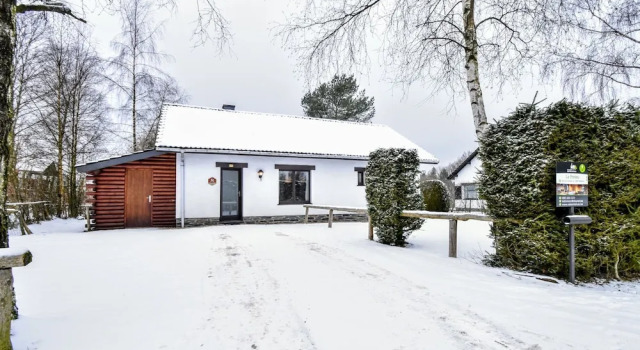 Cozy Holiday Home in Wooded Surroundings
