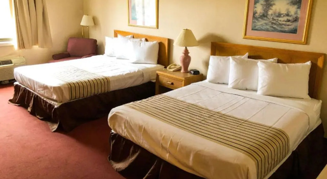 Четырёхместный номер Standard Magnuson Hotel Dixon