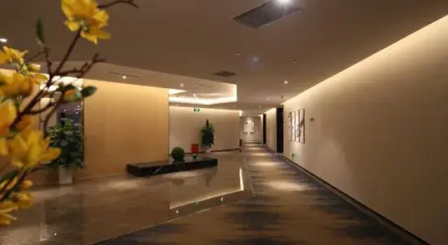 Natural Land Hotel (Zhengzhou CBD Exhibition Center), Rezervovat Hotel Čeng-čou Henan