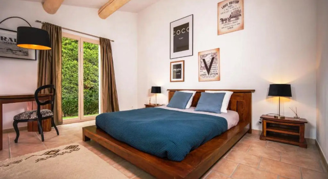 Villa Tessa for 14 people with private pool sauna and gym close to Aix en Provence, Rezerwuj Willa Hotele w Rognes z parkingiem, Parking
