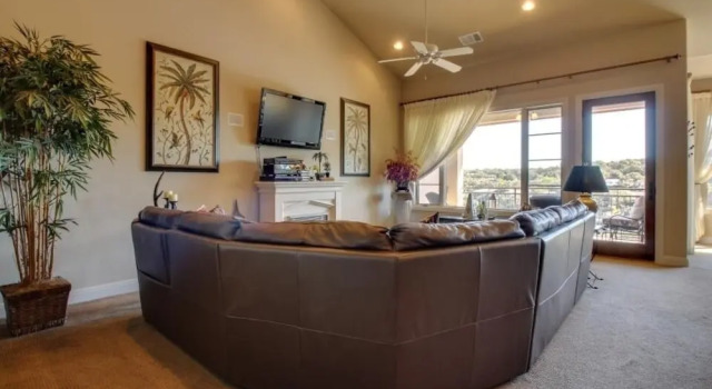 Living Local Lakeway Cove 2 Bedroom Condo, Забронировать Апартаменты/квартира Лейкуэй Greater Austin, рядом с Загородный клуб Лейкуэя