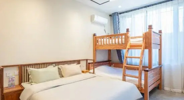 Кровать в общем номере с 6 комнатами Beijing Nanshan Xiaozhu Bout Homestay (Miyunshan Ski Resort)
