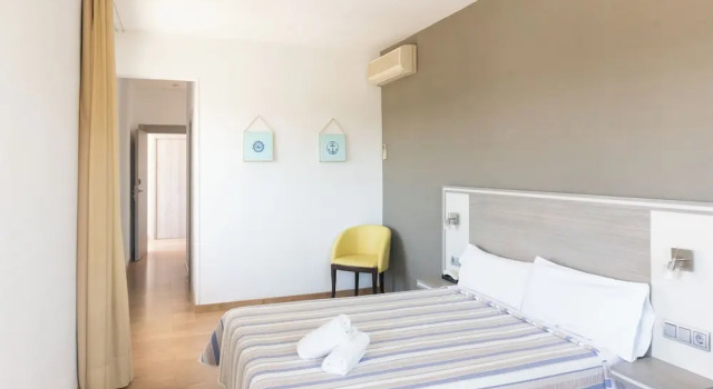 Двухместный номер с балконом Hotel Planas