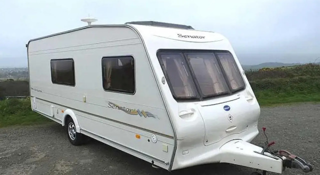 Stayzo Airy Touring Caravan With Built in Heater and Free Wi-fi Located in the Chiltern Hills, Забронировать Отель Грэйт-Миссенден The Chilterns