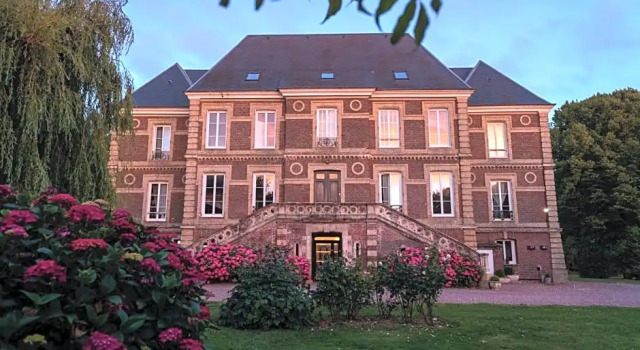 Le Petit Château de Conteville, Book Castle  