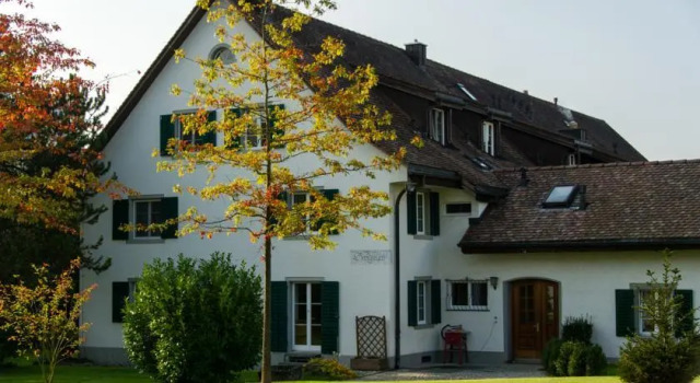 B&B Zollikerberg, Book Bed and Breakfast Zollikon 4. Aussersihl