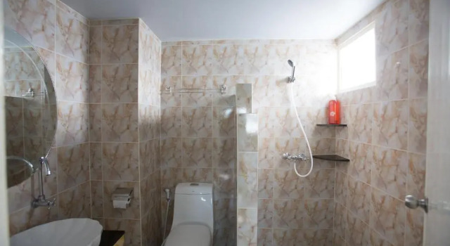 Кровать в общем номере Dozy Lamoon House