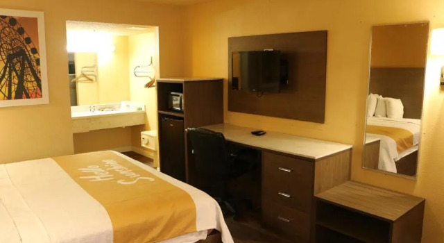 Люкс Deluxe Days Inn by Wyndham Fresno South