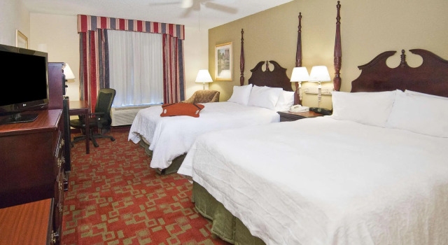 Standard Vierer Zimmer Hampton Inn Canton
