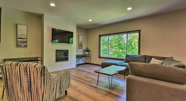 Апартаменты Modern Nisswa Escape w/ Deck: Walk to Gull Lake!