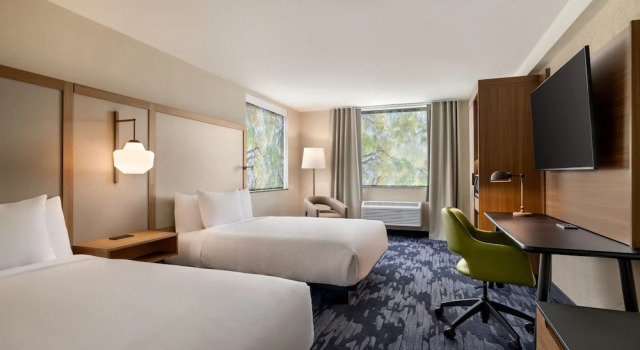 Четырёхместный номер Deluxe Fairfield by Marriott Inn & Suites Madison South
