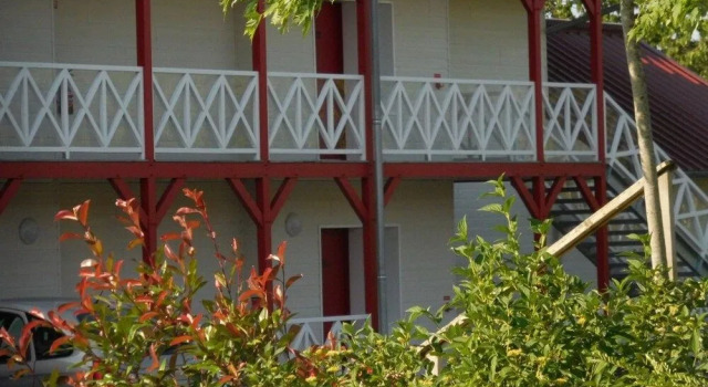 FastHotel Montmarault - Auberge du Grand Champ, Book Hostel / Vandrerhjem Hoteller i Montmarault med parkering, Parkering
