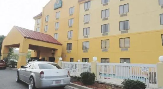 Кровать в общем номере La Quinta Inn by Wyndham North Myrtle Beach