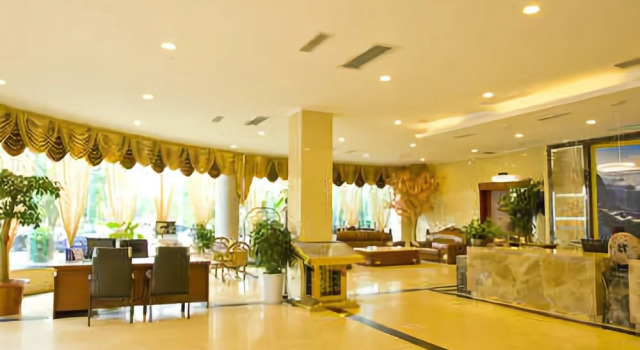 Municipal Party School Fengming Huangchao Lvyin Conference Center Hotel, Boek Hotel Hotels in Zhaotong met parkeren, Parkeren