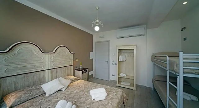 Quarantotto B&B, Забронировать Отель «постель и завтрак» Пуегнаго дель Гарда Брешиа