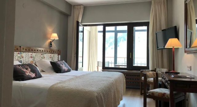 Трёхместный номер Standard с видом на горы Hotel Edelweiss Candanchú