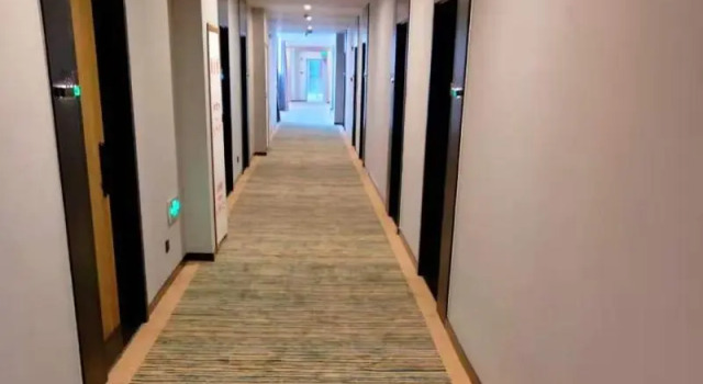 Green Tree Inn Express Anhui Bozhou Mengcheng County Chengnan New District, Rezerwuj Hotel Hotele w Mengcheng z parkingiem, Parking