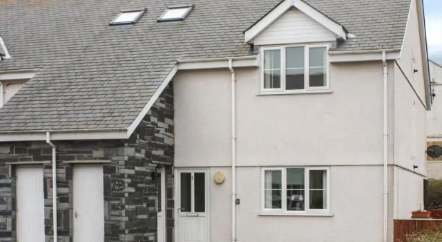 3 Bryn Eglwys, Book Feriehus Llanfaelog 