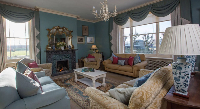 Overtown Manor Bed and Breakfast, Book Hotel Hoteller i Gloucestershire med pool, Swimmingpool