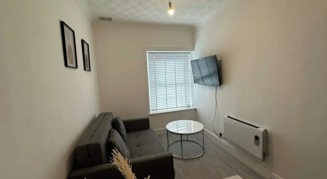 Stylish 1 Bedroom Flat Near Bridgend Town Centre