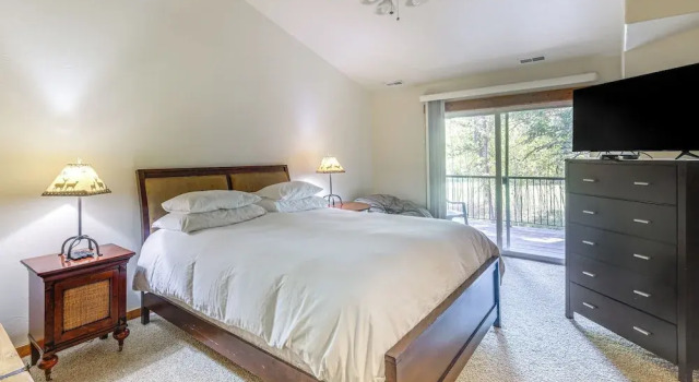 1 Mi to Ponderosa State Park: Condo w/ Pool Access, Забронировать Апартаменты/квартира Отели Мак-Колл с парковкой, рядом с McCall Golf Club, Парковка