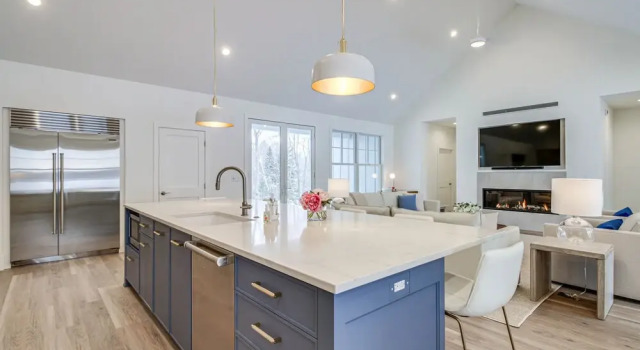 Коттедж Luxury Serpent Lake Home w/ Gourmet Kitchen!