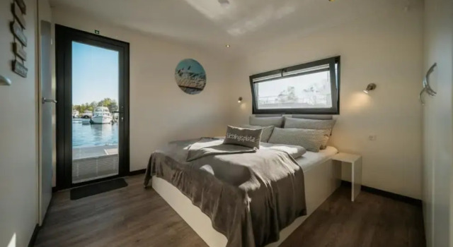 Havel River Houseboat