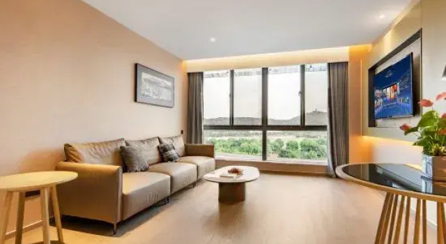 Люкс Executive Diamond Holiday Crown Hotel