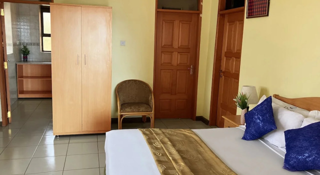 Komfortní Dvoulůžkový s manželskou postelí pokoj s balkonem a a výhledem do zahrady Rwizi Arch Hotel