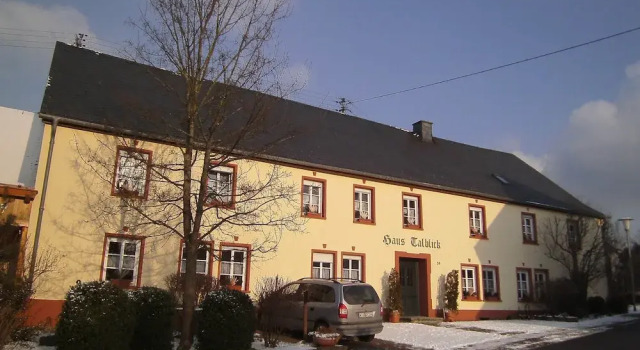 Коттедж Holiday Home in Morscheid-riedenburg With Balcony