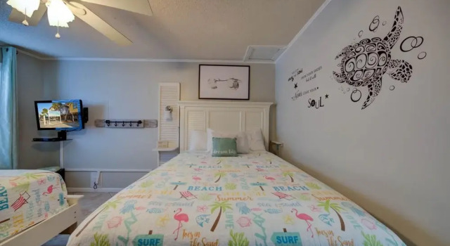 Adorable Condo Directly Across the Street From Beach With Pool and hot tub, Boek Appartement Gulf Shores 
